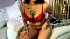 Brunette Amateur Milf Masturbates