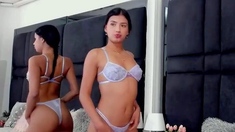 Perverse teen babe plays solo