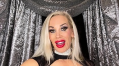 Blonde solo jerking off