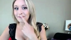 amateur blonde solo webcam