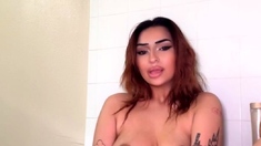 Kiana Kumani fills her bathtub up with squirt