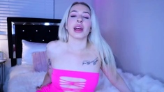 Amateur Webcam Cute Teen Plays Solo with Big Dildo