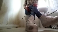 Crossdresser in tight Jeans and Sneakers